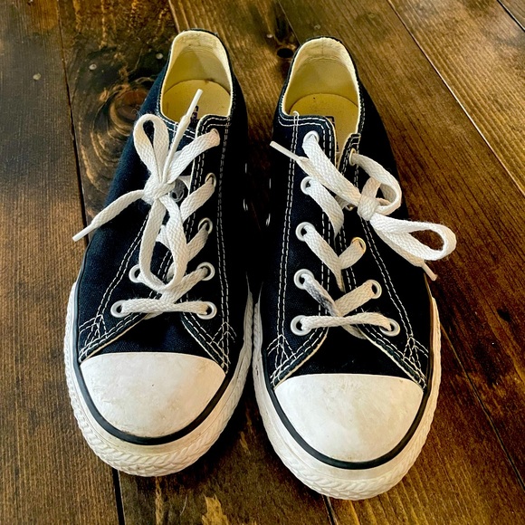 Youth Converse Chucks - Picture 1 of 7